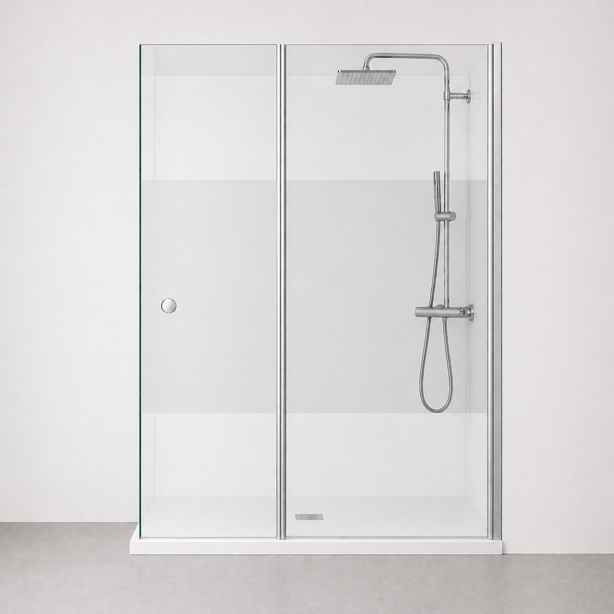 Paroi de douche avec retour pivotant en verre transparent et accessoires en aluminium chrom�
